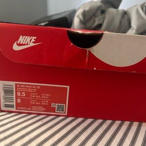 Nike Air Max 90 SE in Red and White